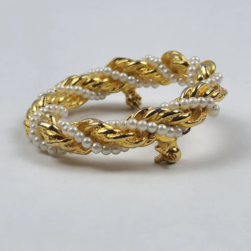 Vintage Faux Pearl‎ & Gold Tone Circular Brooch